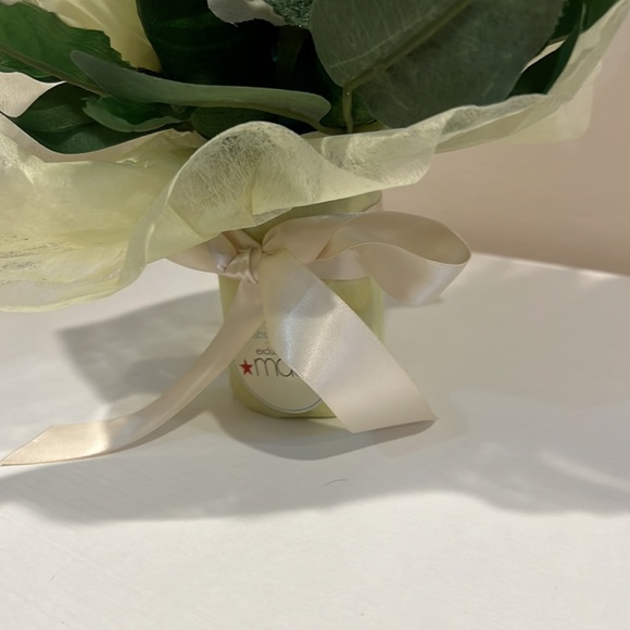 Baby Blooms Gender Neutral Baby Gift Set Flower Bouquet! - Picture 6 of 8